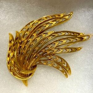 Vintage signed Monet gold toned metal wheat brooch harvest marked pin